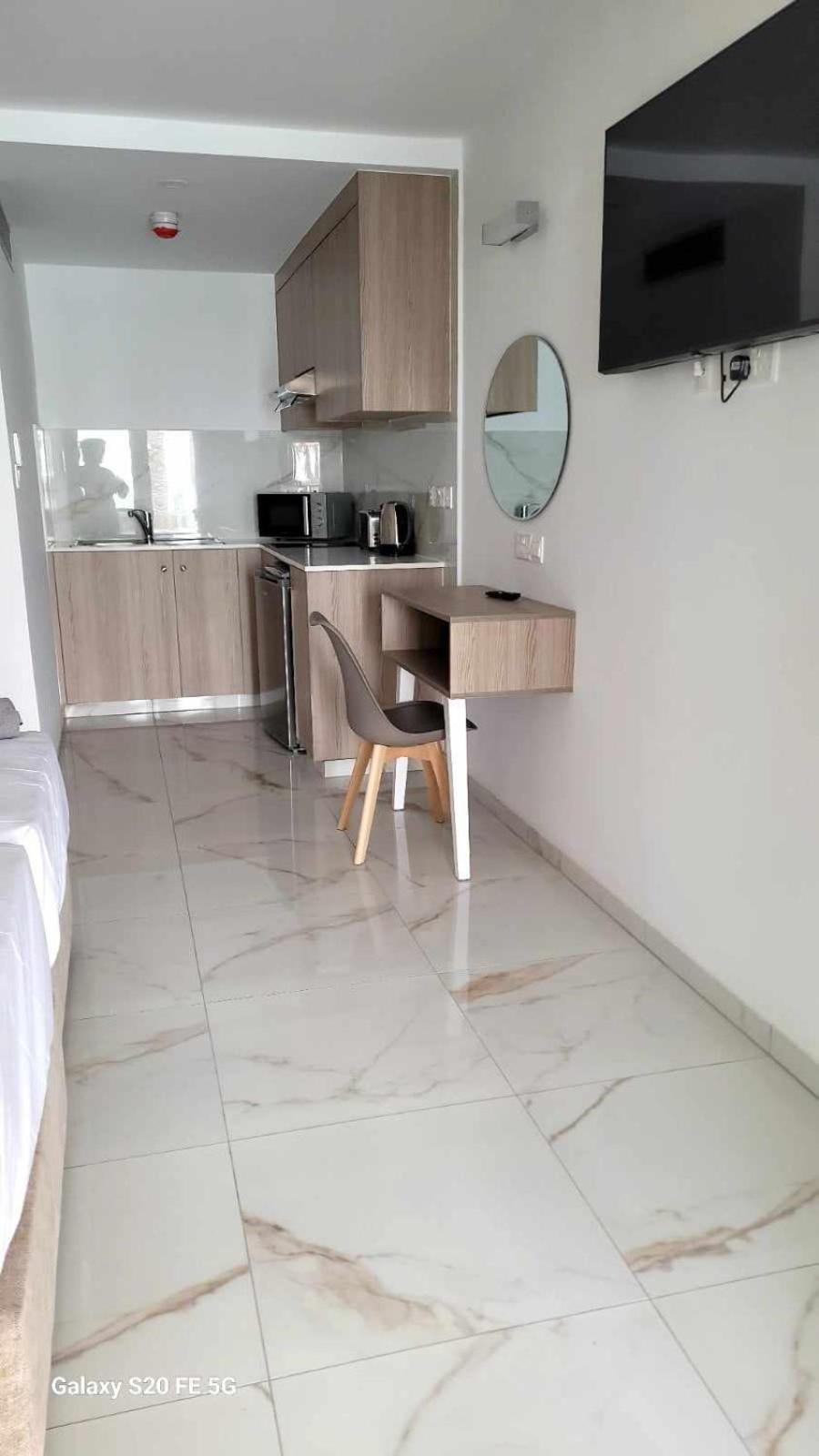 איה נאפה Simos Magic Beach Hotel Apts מראה חיצוני תמונה